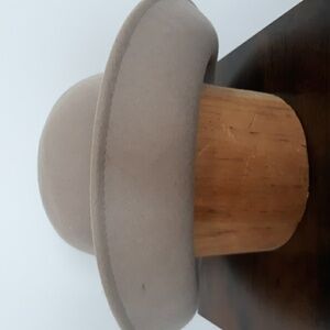 Vintage  1960s Bollman Ecru Up Turned Brim Wool Hat
